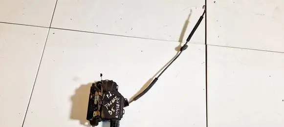 Volkswagen PASSAT B5 Front door lock