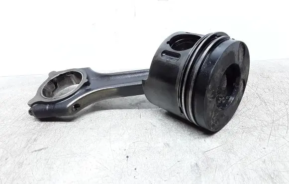 Mercedes-Benz E W211 Piston with connecting rod