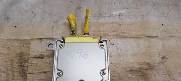 Mitsubishi Space Wagon Airbag control unit/module 4079334743
