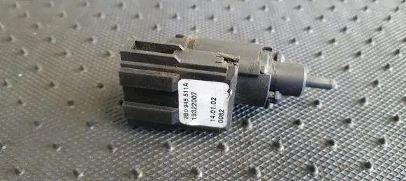 Volkswagen Golf V Brake pedal sensor switch 3B0945511A 19322007