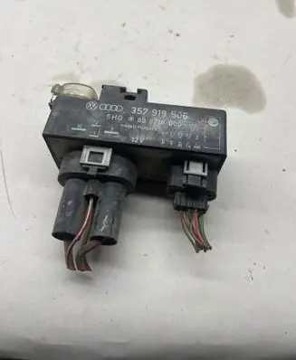 Audi A3 S3 8L Coolant fan relay 357919506 898718000