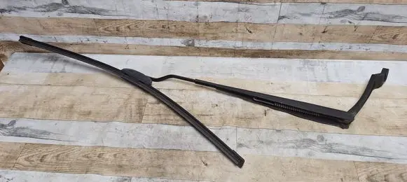 Front wiper blade arm