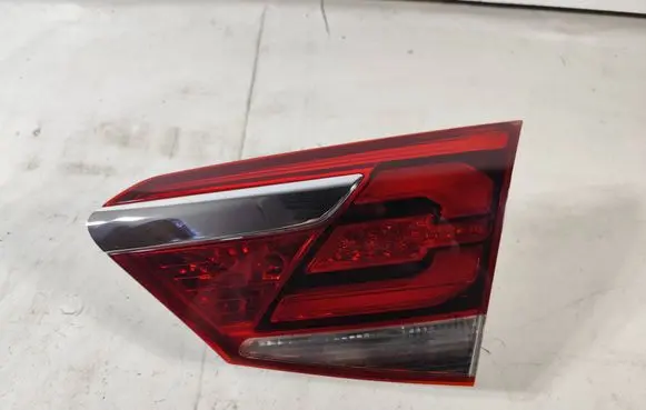 Tailgate rear/tail lights