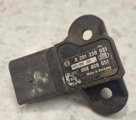 Volkswagen Golf IV Air pressure sensor 06B906051 0261230031