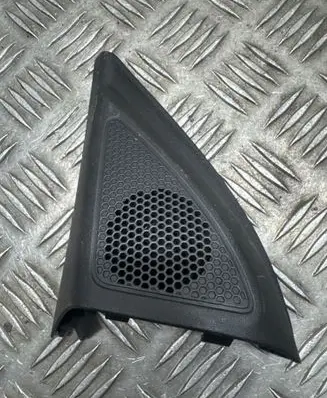 Front door high frequency speaker