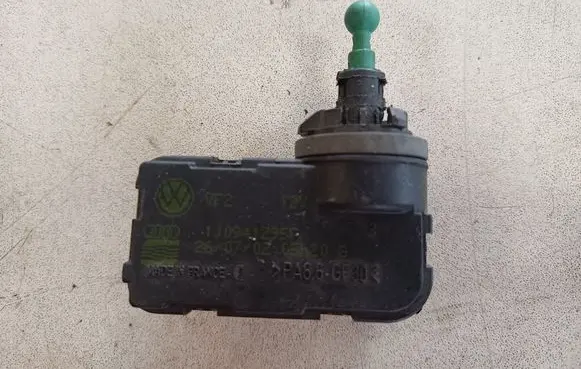 Volkswagen Golf V Headlight level adjustment motor 1J0941295F