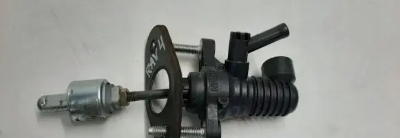 Toyota RAV 4 (XA30) Clutch slave cylinder 