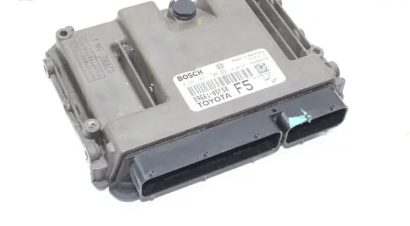 Toyota Avensis T270 Engine control unit/module 8966105F50 0281031706