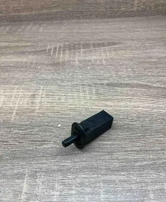 BMW 5 F10 F11 Fuel tank opening switch 8228939