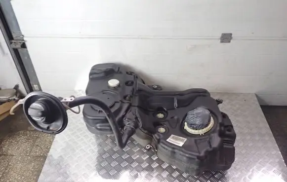 Audi A4 S4 B8 8K Fuel tank 8K0201085 8K0201021GL 6147355B8KKT