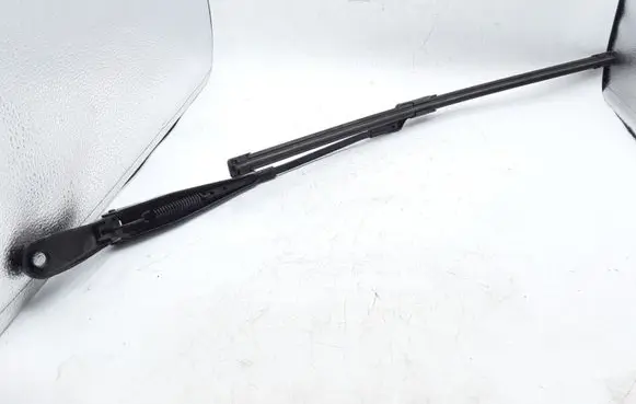Renault Twingo II Front wiper blade arm 8200725624C