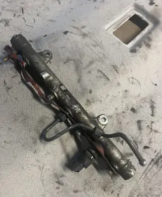 Renault Scenic II - Grand scenic II Fuel main line pipe 0281002719 8200396999 0445214078
