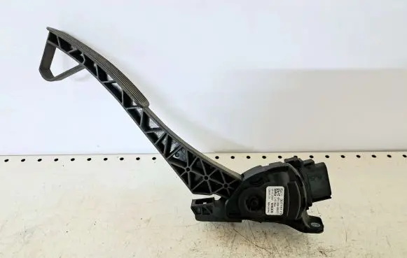 Volvo S60 Accelerator throttle pedal 30715173