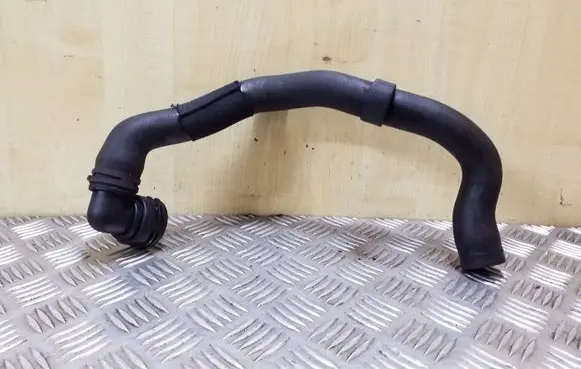 Volkswagen PASSAT B7 Engine coolant pipe/hose
