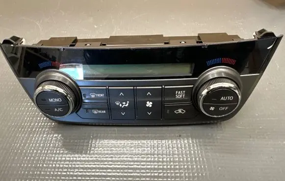 Toyota RAV 4 (XA40) Climate control unit 5590042400 6318Y30