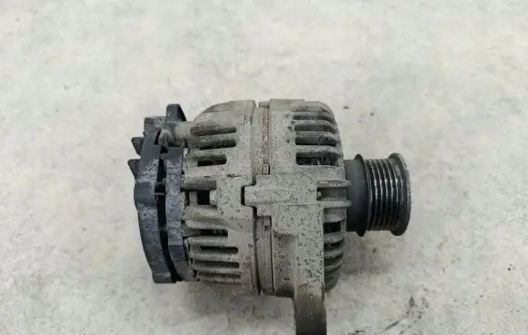 Opel Zafira B Generator/alternator 13229990