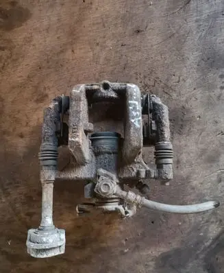 Opel Astra J Rear brake caliper