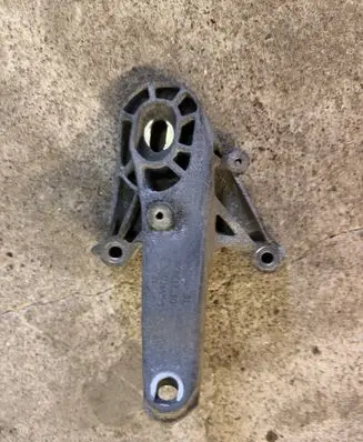 Mini Cooper Countryman R60 Gearbox mounting bracket 