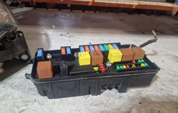 Cadillac BLS Fuse module 12767112
