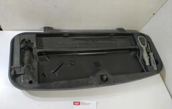 BMW 5 E60 E61 Tool box 6761420