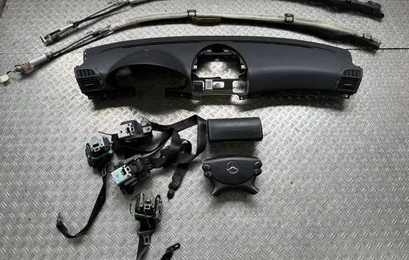 Mercedes-Benz E W211 Dashboard A2116800787
