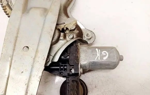 Toyota RAV 4 (XA30) Rear door window regulator motor 