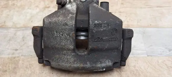 Volkswagen Golf VI Front brake caliper