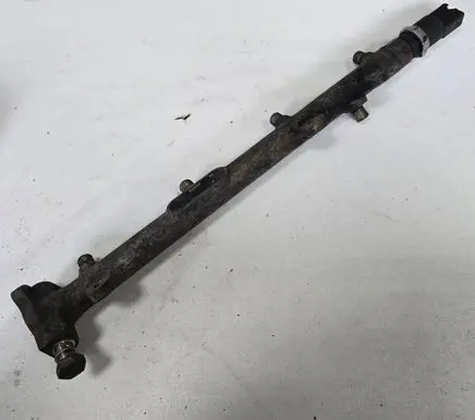 Mercedes-Benz E W211 Fuel main line pipe A6110700095 0445214004