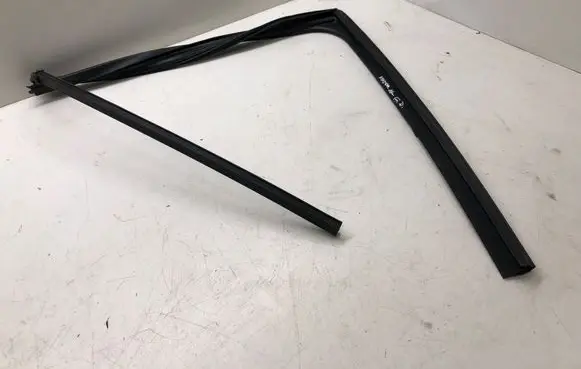 Mazda 3 III Rubber seal rear door window/glass 5L040308 5L040308UA