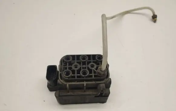 Mercedes-Benz ML W164 Air suspension valve block A2513200058
