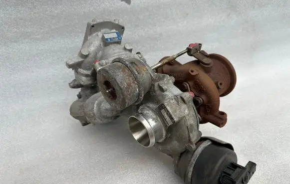 Volkswagen Crafter Turbo 03L145715L 53040143