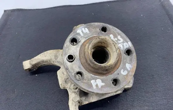 Volkswagen Transporter - Caravelle T4 Front wheel hub spindle knuckle