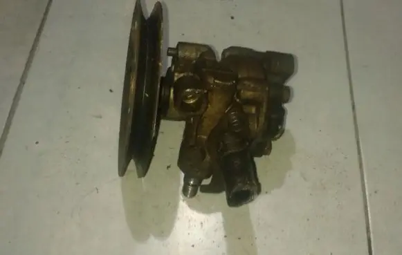 Mitsubishi Pajero Power steering pump