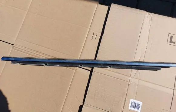 Volkswagen Golf V Rear door glass trim molding 1K9839475A