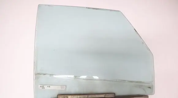 Mercedes-Benz COMPAKT W115 Front door window glass four-door
