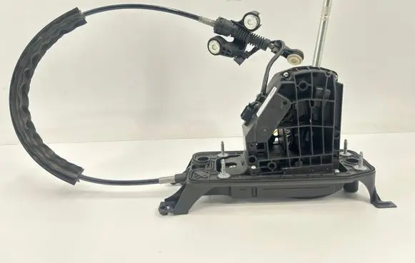 Volkswagen Tiguan Gear shifter/selector 5QF713025K