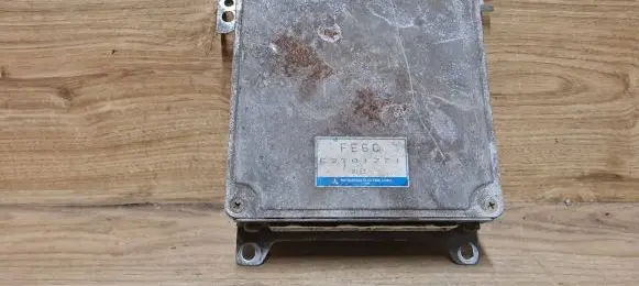 Mazda 626 Engine control unit/module E2T01771