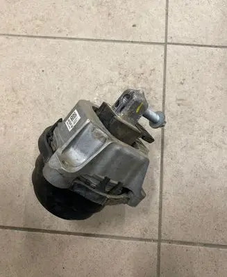 BMW 6 G32 Gran Turismo Engine mount bracket 6878247 22 11 6 878 247