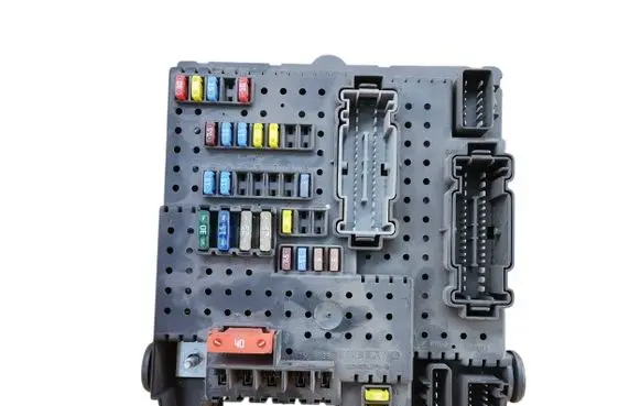 Volvo XC90 Fuse module 8676391 12217799 04W354