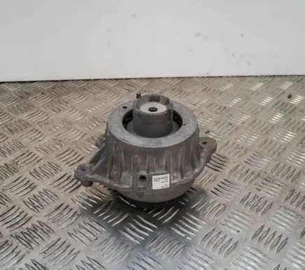 Mercedes-Benz C W205 Engine mount bracket A2052406717