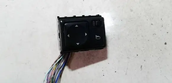 Nissan Juke I F15 Wing mirror switch