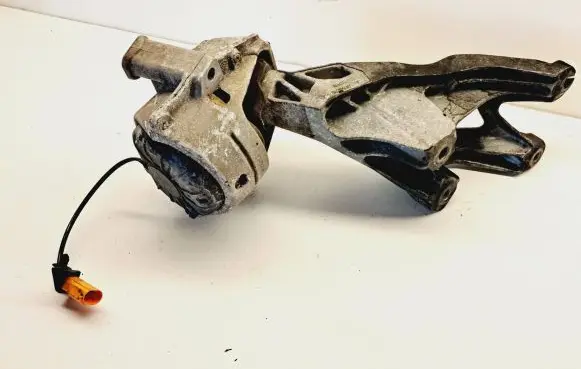 Audi A4 S4 B8 8K Engine mount bracket 8R0199381 8K0199307