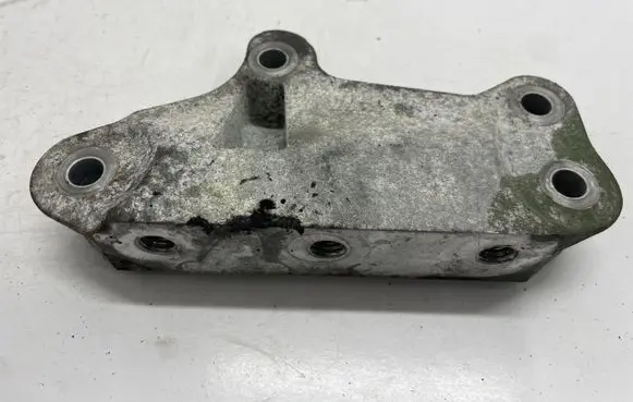 Opel Insignia B Engine mounting bracket 84221477