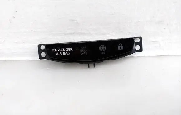 Nissan Juke II F16 Passenger airbag on/off switch 