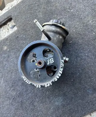 Toyota Corolla Verso AR10 Power steering pump 