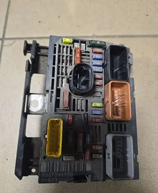 Citroen C4 Grand Picasso Fuse box set 9667044980