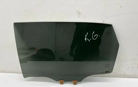 Nissan Qashqai J12 Rear door window glass 43R011604