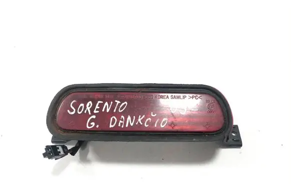 KIA Sorento Third/center stoplight 927003E0 E130856