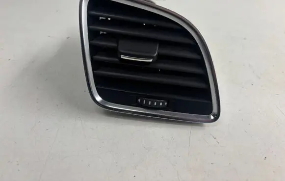 Audi Q3 8U Dashboard side air vent grill/cover trim 8U2820902B 8U2820902C