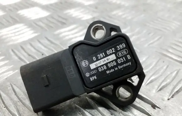 Volkswagen Golf VI Air pressure sensor 038906051B 0281002399
